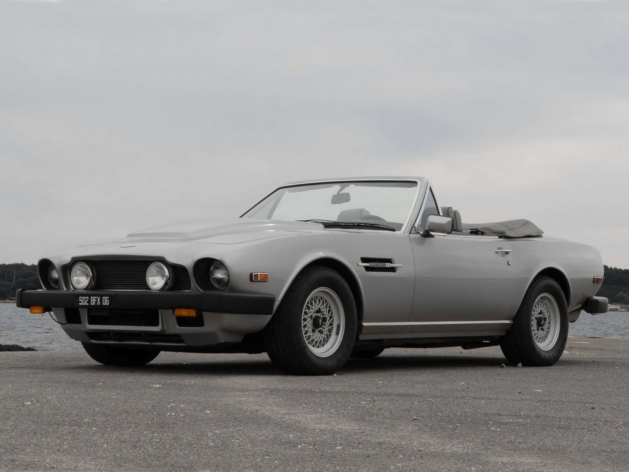 Фото Aston Martin V8 Vantage I