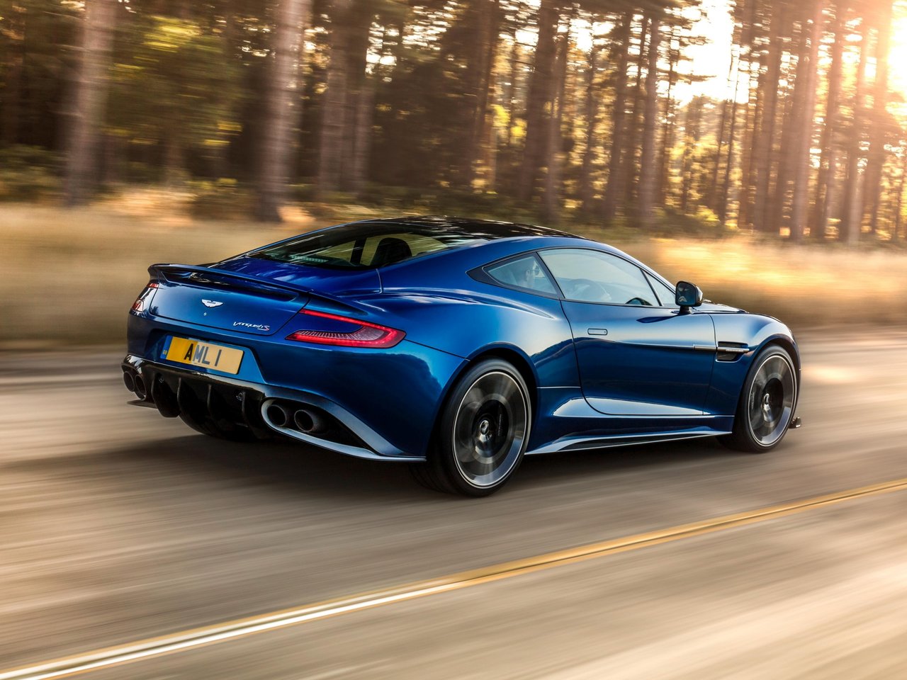 Фото Aston Martin Vanquish II Купе S