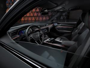 Фото Audi Q8 Sportback e-tron I