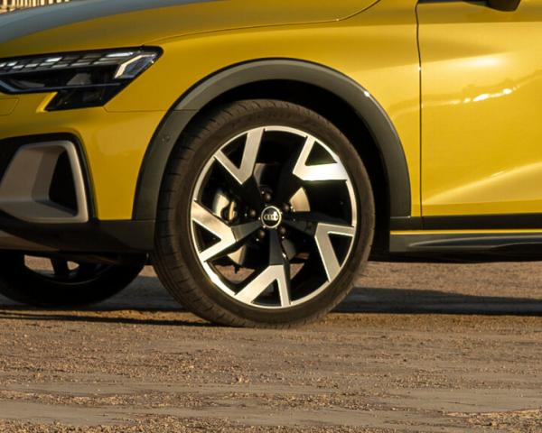 Фото Audi A3 IV (8Y) Рестайлинг Хэтчбек 5 дв.