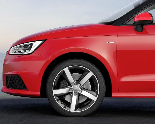 Фото Audi A1 I (8X) Рестайлинг Хэтчбек 3 дв.