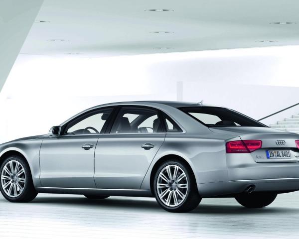 Фото Audi A8 III (D4) Седан Long