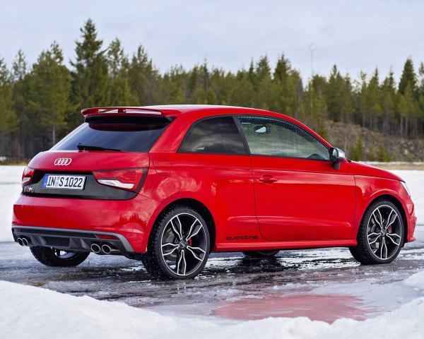 Фото Audi S1 I (8X) Хэтчбек 3 дв.