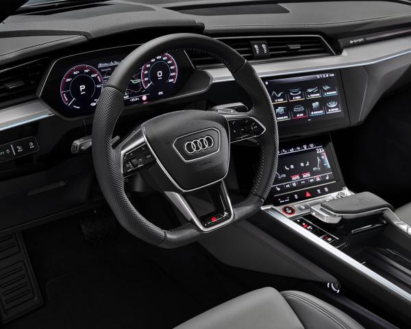 Фото Audi e-tron S Sportback I Внедорожник 5 дв.