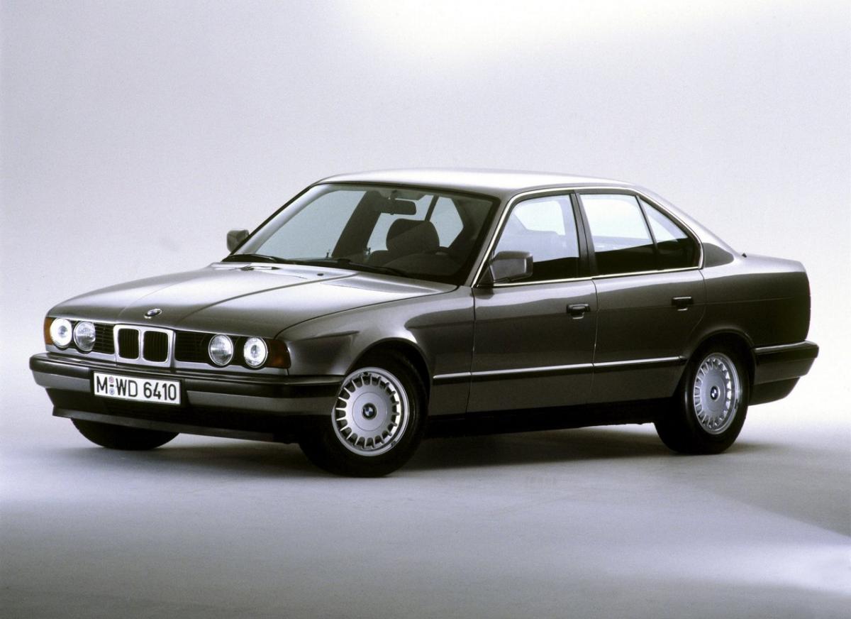 Сравнение БМВ 5 серия и Мерседес В124, что лучше BMW 5 серия или  Mercedes-Benz W124