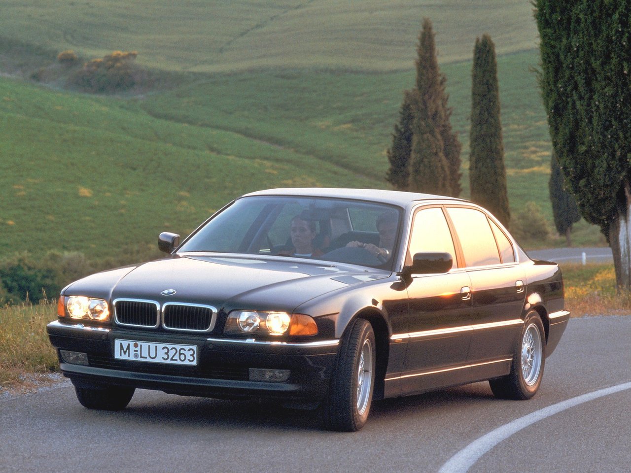 Фото BMW 7 серия III (E38)