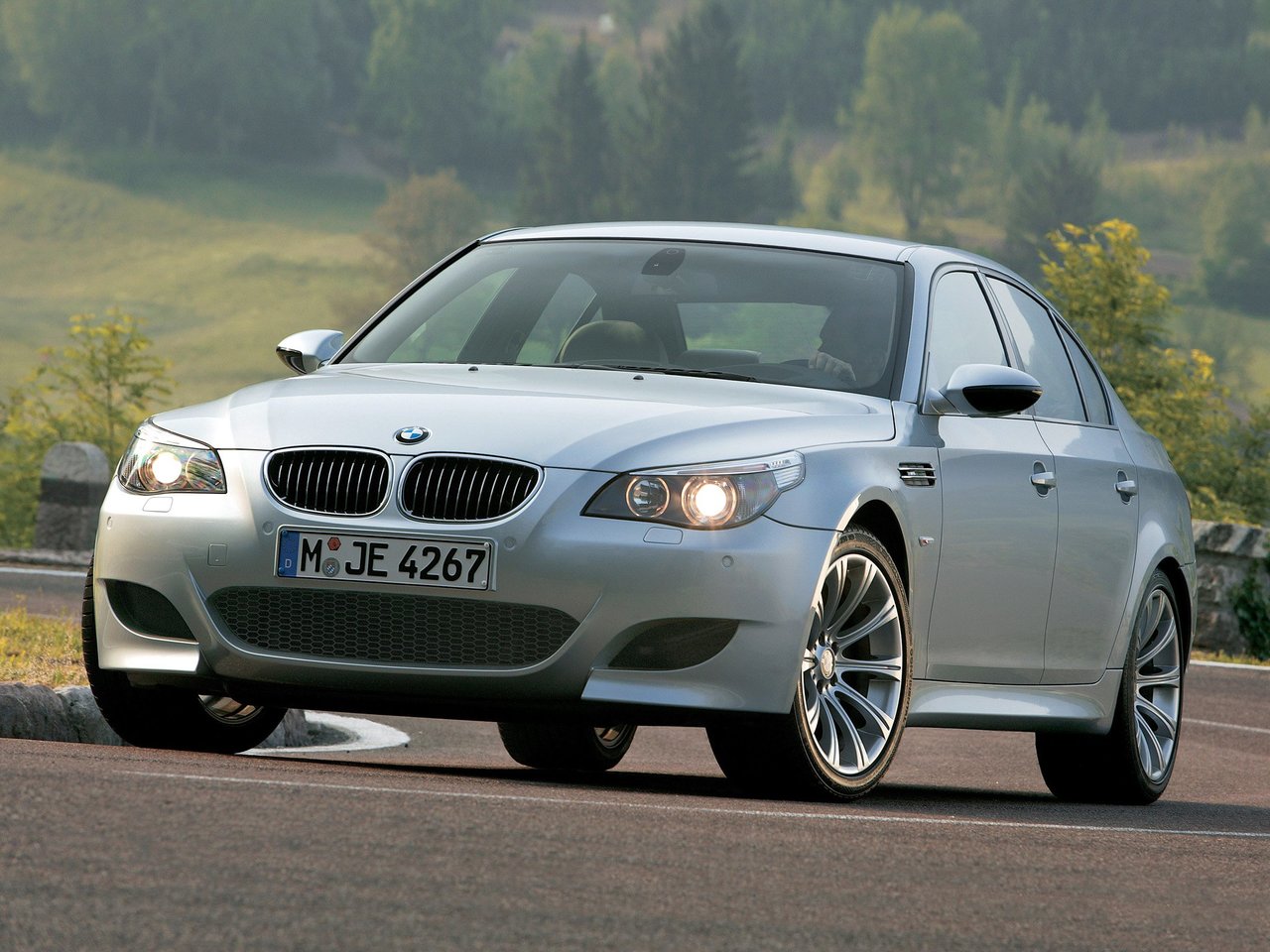 Характеристики 5.0 MT Бензин, Задний привод, Механика, 507 л.с. BMW M5 4  поколение (E60/E61) 2004 - 2010, Седан