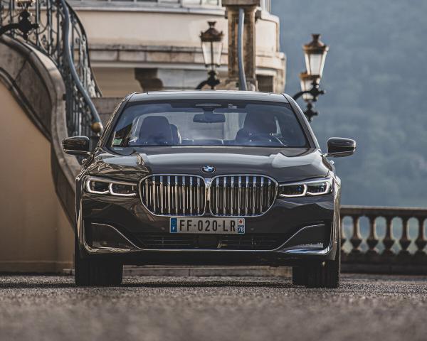 Фото BMW 7 серия VI (G11/G12) Рестайлинг Седан