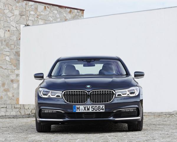 Фото BMW 7 серия VI (G11/G12) Седан