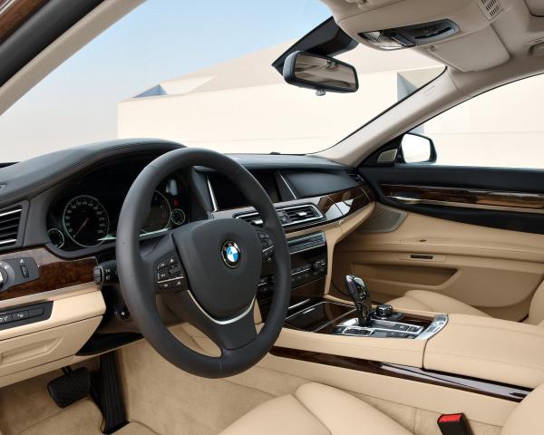 Фото BMW 7 серия V (F01/F02/F04) Рестайлинг Седан