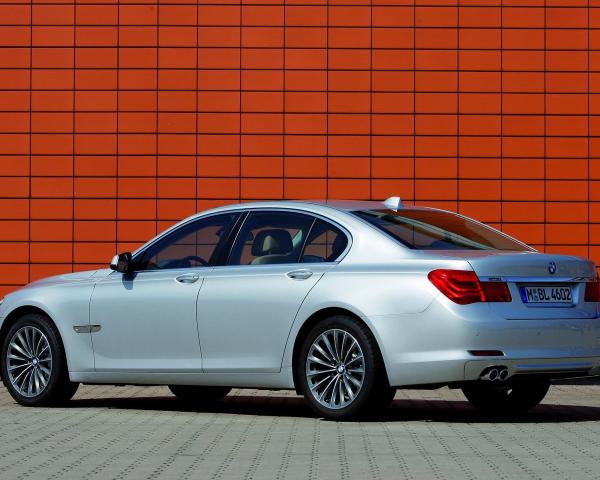 Фото BMW 7 серия V (F01/F02/F04) Седан