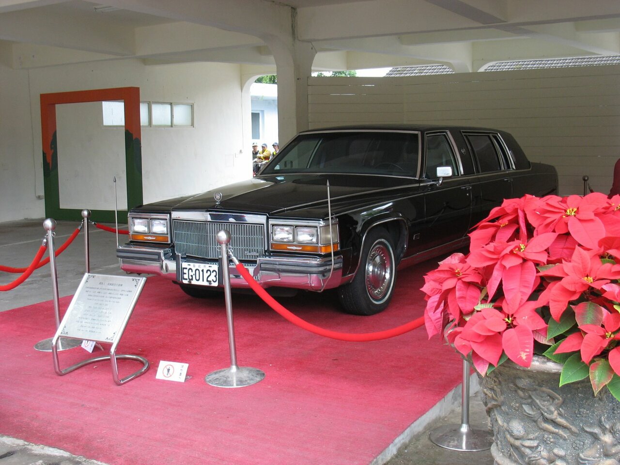 Фото Cadillac Fleetwood Limousine