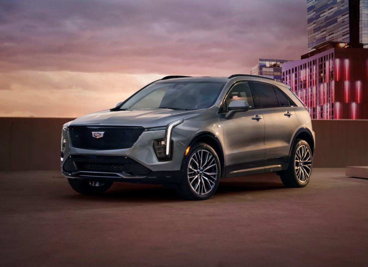 Сравнение Кадиллак ХТ4 и Джили Атлас, что лучше Cadillac XT4 или Geely Atlas