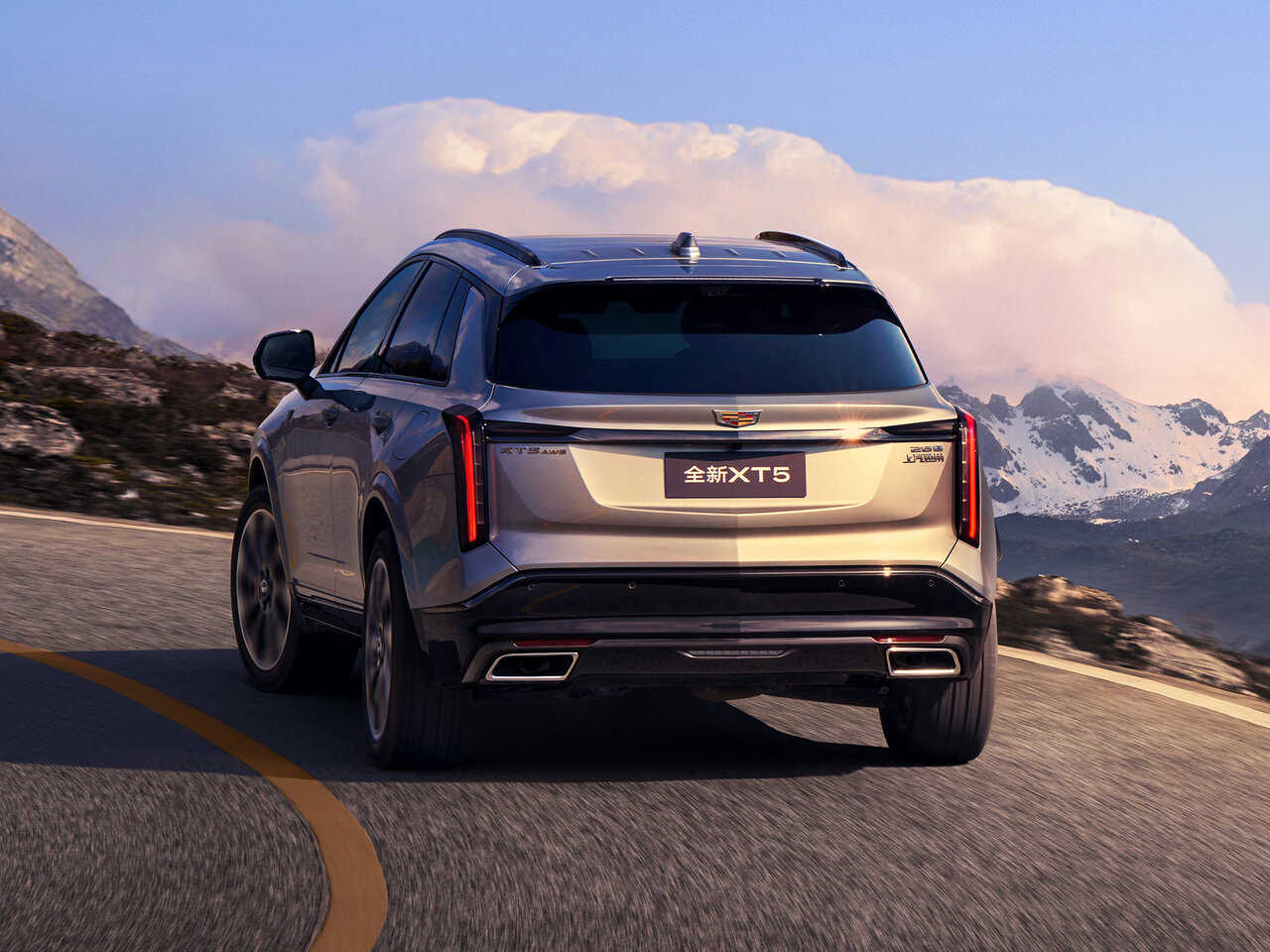 Фото Cadillac XT5 II