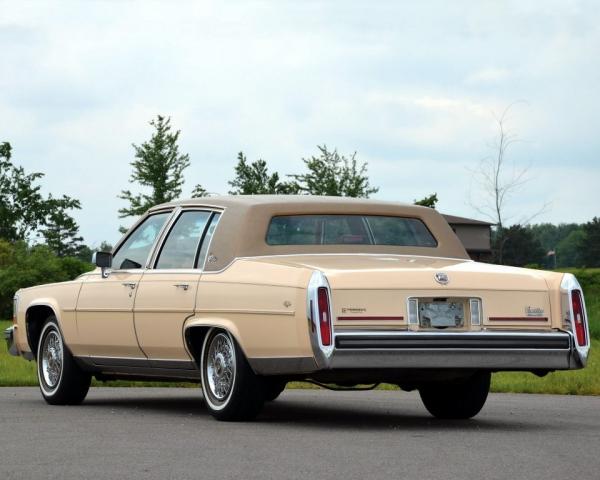 Фото Cadillac Brougham I Седан