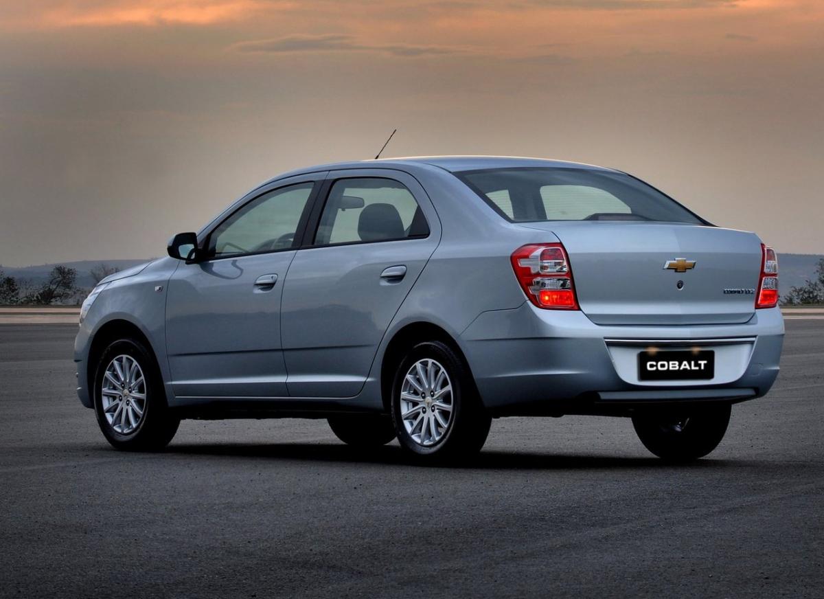 Сравнение Шевроле Кобальт и Дэу Джентра, что лучше Chevrolet Cobalt или  Daewoo Gentra