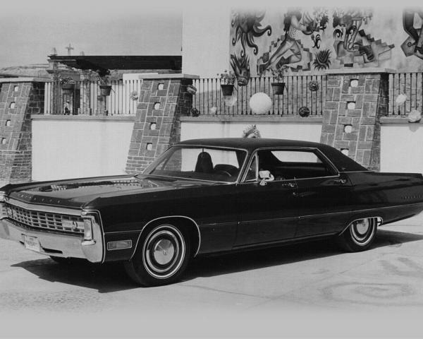 Фото Chrysler Imperial LeBaron Седан-хардтоп