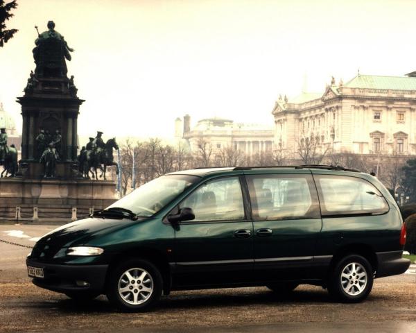 Фото Chrysler Voyager III Минивэн