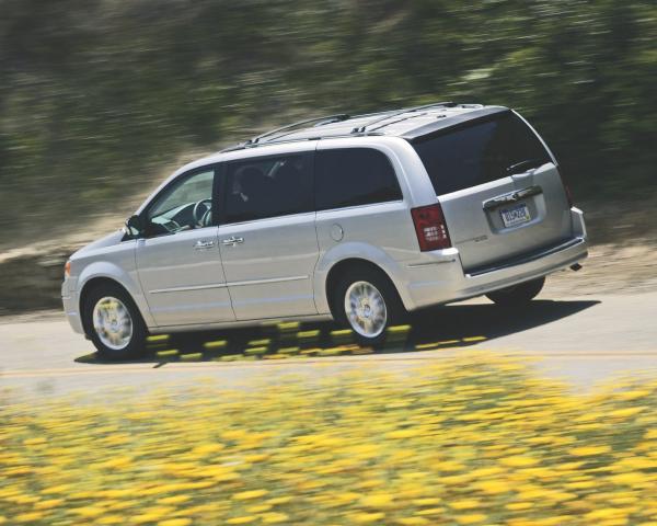 Фото Chrysler Town & Country V Минивэн