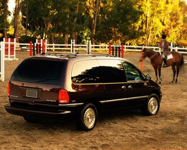 Фото Chrysler Town & Country III Минивэн