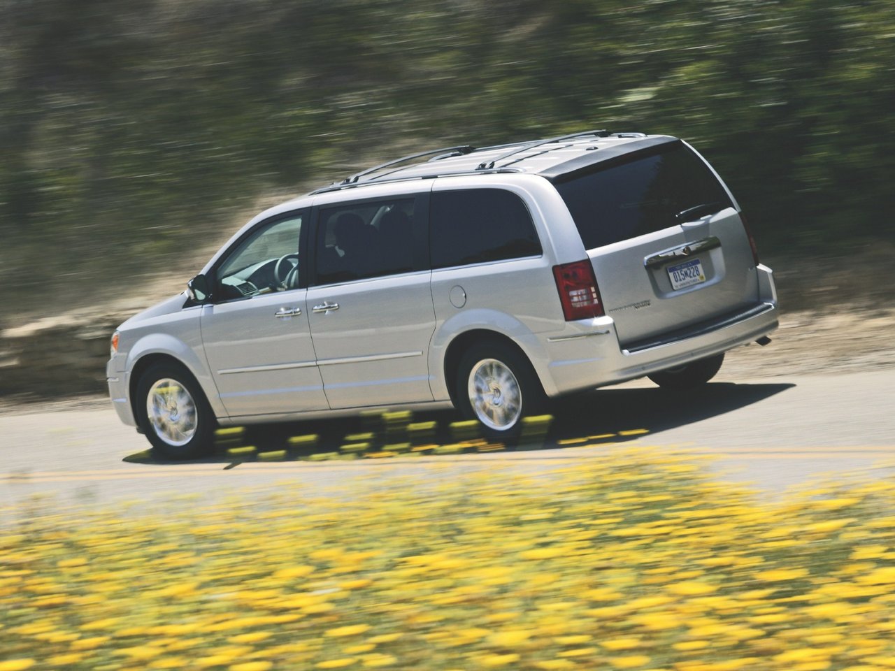 Фото Chrysler Town & Country V