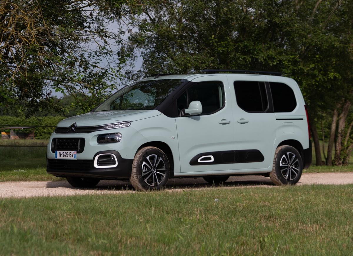 Сравнение Ситроен Берлинго и Пежо Партнер, что лучше Citroen Berlingo или  Peugeot Partner