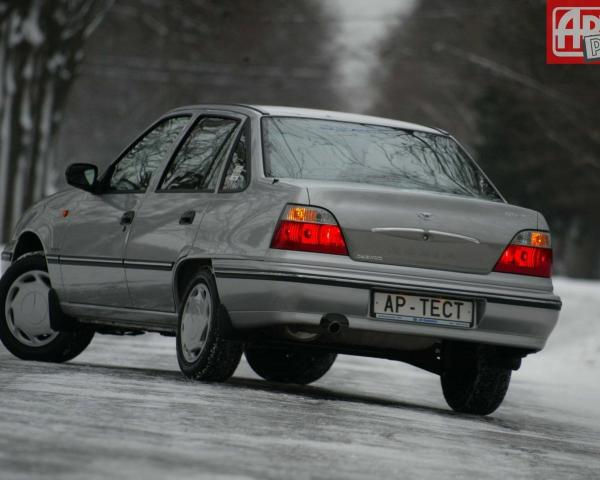 Фото Daewoo Nexia I Седан