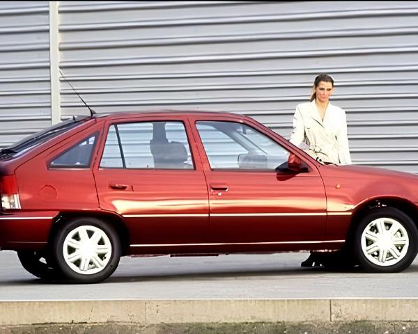 Фото Daewoo Nexia I Хэтчбек 5 дв.