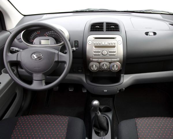 Фото Daihatsu Sirion II (M3) Хэтчбек 5 дв.