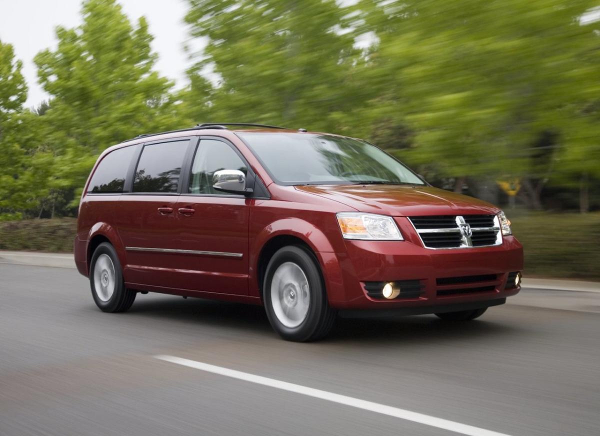 Сравнение Крайслер Вояджер и Додж Караван, что лучше Chrysler Voyager или  Dodge Caravan