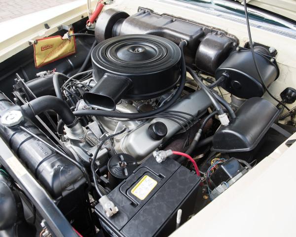 Фото Dodge Custom Royal II Купе