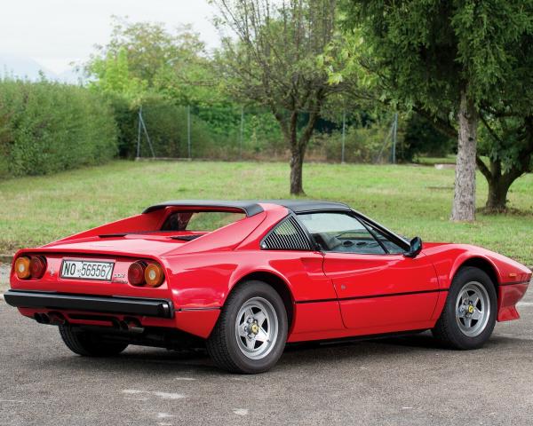 Фото Ferrari Dino 208/308 I Тарга