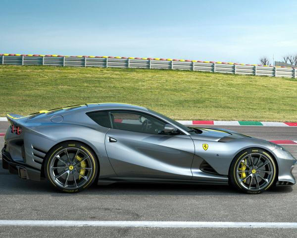 Фото Ferrari 812 I Купе Competizione