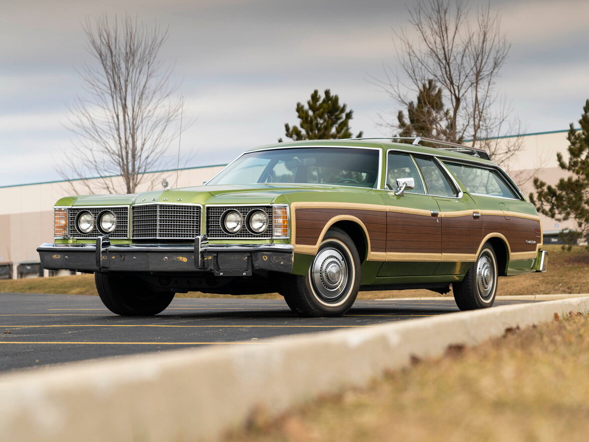 Фото Ford LTD Country Squire II