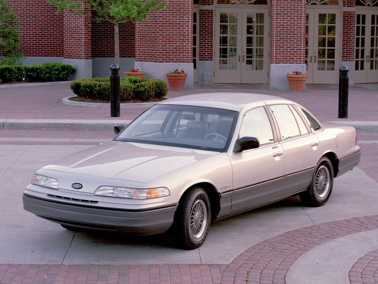 Фото Ford Crown Victoria I