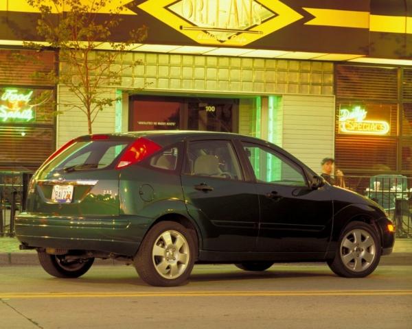 Фото Ford Focus I (North America) Хэтчбек 5 дв.