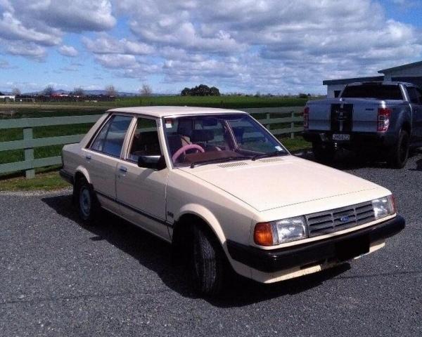 Фото Ford Laser I Седан