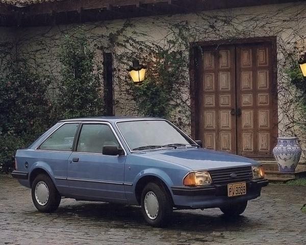 Фото Ford Escort IV Хэтчбек 3 дв.