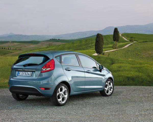 Фото Ford Fiesta VI Хэтчбек 5 дв.