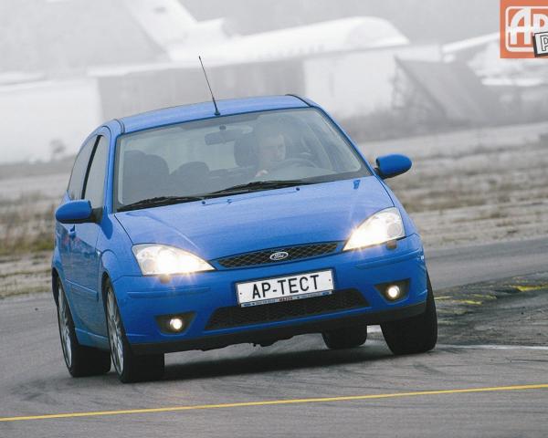 Фото Ford Focus I Рестайлинг Хэтчбек 3 дв.