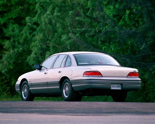 Фото Ford Crown Victoria I Седан