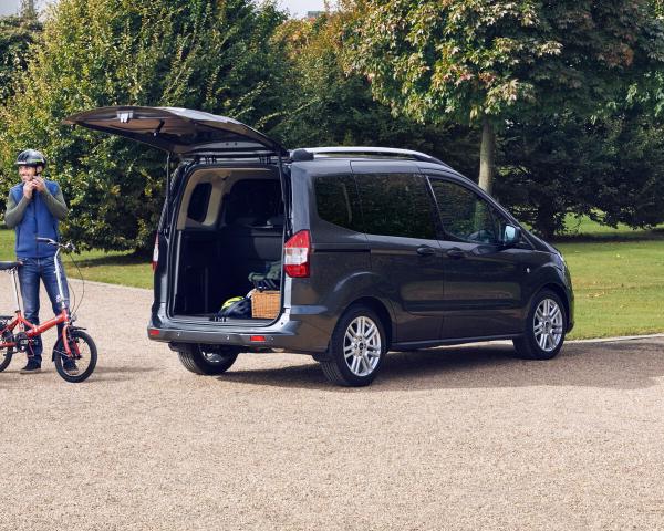 Фото Ford Tourneo Courier I Рестайлинг Компактвэн