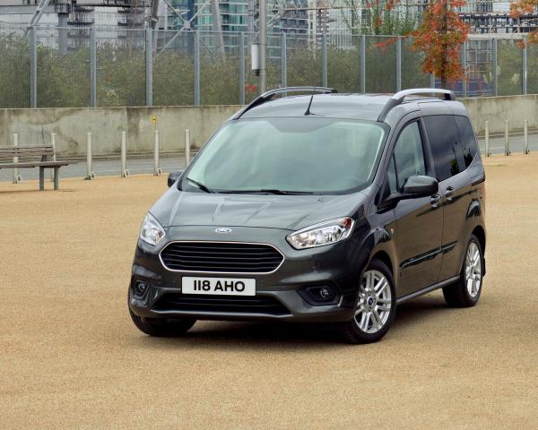 Фото Ford Tourneo Courier I Рестайлинг Компактвэн