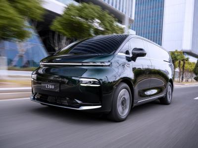 Фото Geely Galaxy LEVC L380 I Минивэн