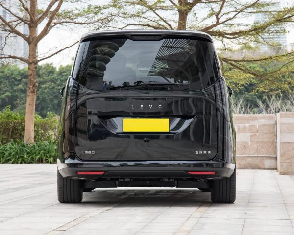 Фото Geely Galaxy LEVC L380 I Минивэн