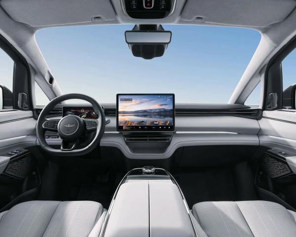 Фото Geely Galaxy LEVC L380 I Минивэн