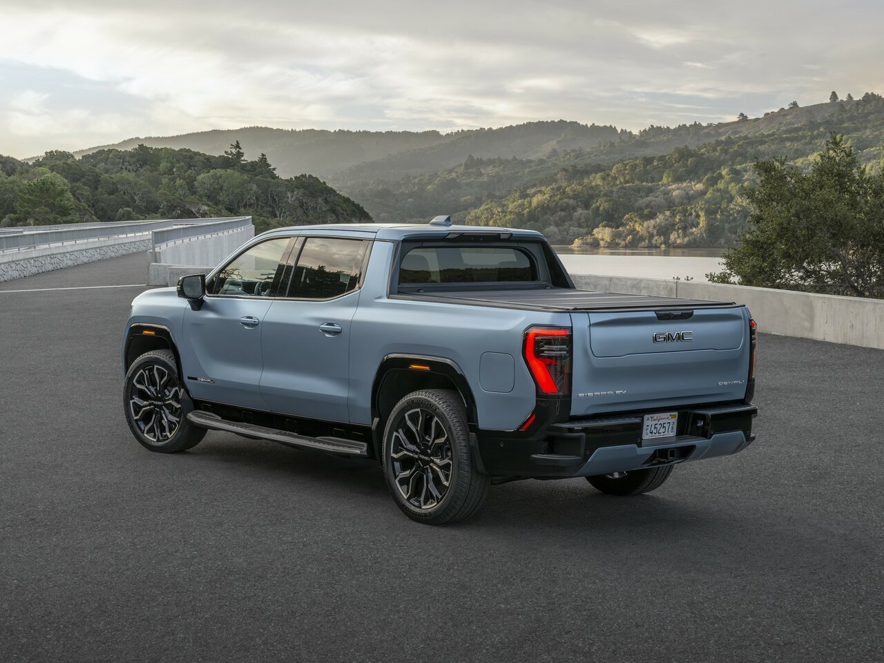 Фото GMC Sierra IV Рестайлинг Пикап Двойная кабина EV