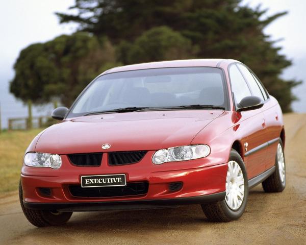Фото Holden Commodore III Седан