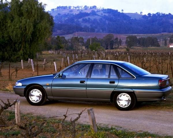 Фото Holden Commodore II Седан