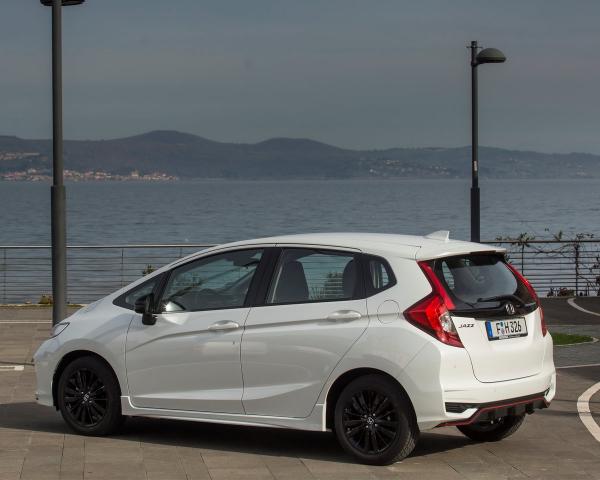 Фото Honda Jazz III Рестайлинг Хэтчбек 5 дв.